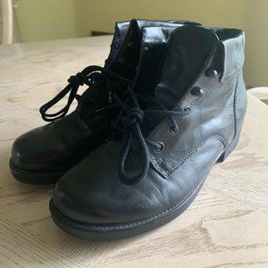 Earth Shoe Womens Leather Ankle Boots Size 8 Wide